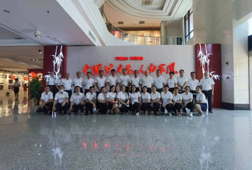 市環(huán)發(fā)公司組織參觀《中國共產(chǎn)黨人的家風(fēng)》檔案展