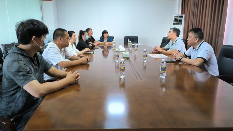 市環(huán)發(fā)公司滯留旅客服務(wù)隊(duì)員榮獲志愿者紀(jì)念證書
