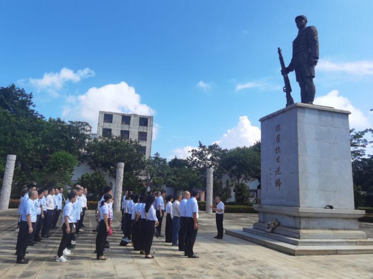 賡續(xù)紅色基因 奮進時代征程 ——市國資委機關聯(lián)合市環(huán)發(fā)公司開展主題黨日暨清廉國企教育活動(圖4)